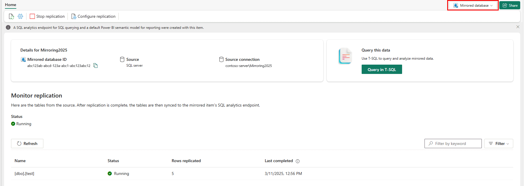 Skærmbillede fra Fabric-portalen, der viser Monitor-replikationsstatus for den nye spejlede SQL Server-database.