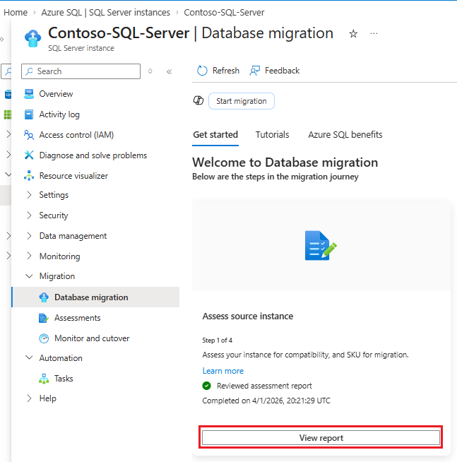 Schermopname die het deelvenster Databasemigratie voor de SQL Server-instance in de Azure-portal toont, met Rapport bekijken gemarkeerd.